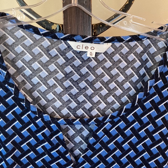 Cleo Geometic all over print top - Picture 3 of 5